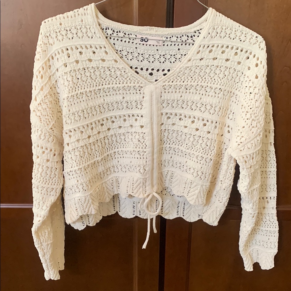 SO Women's Cream V-Neck Sweater Large